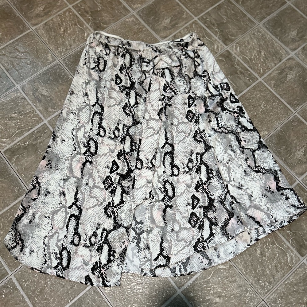 Laundry Snake Print A-Line Skirt in Black & White